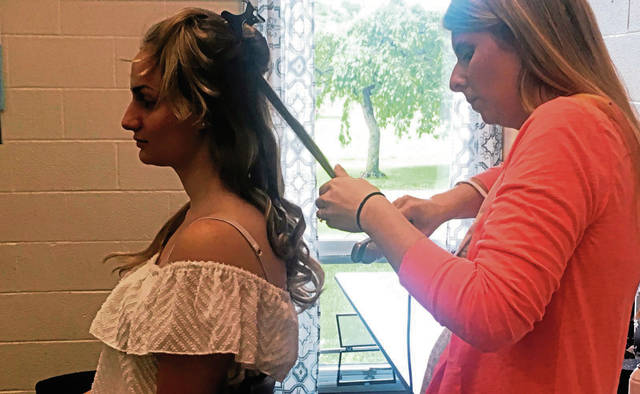 1134524_web1_vnd-prommakeup1-051119