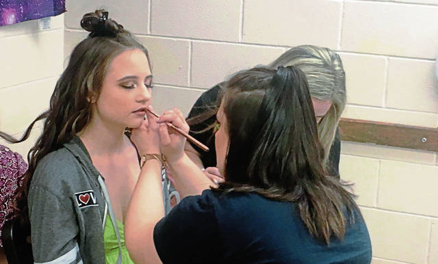 1134524_web1_vnd-prommakeup2-051119
