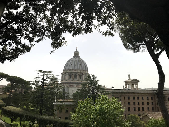 1134991_web1_gtr-liv-vatican2-051710