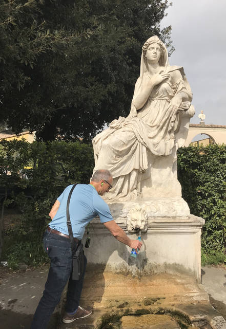 1134991_web1_gtr-liv-vatican6-051710