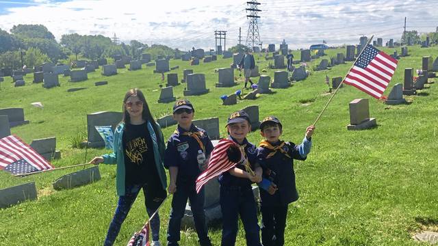 1136354_web1_vnd-vetsflags02-051219