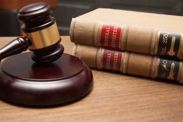 1160593_web1_gavel