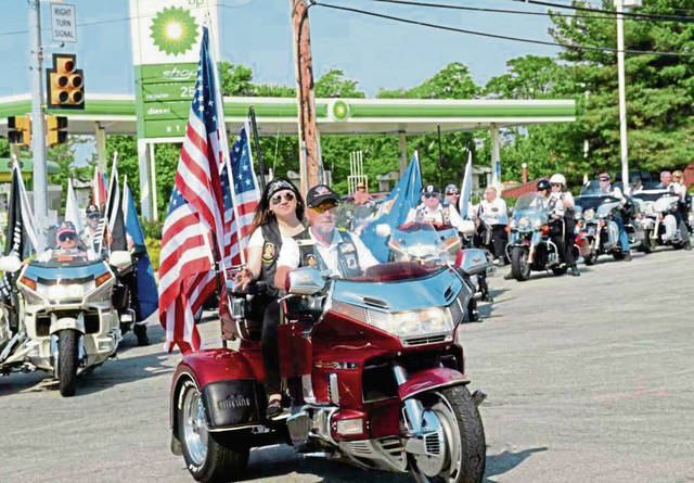 1166682_web1_te-memdayparade01-052319