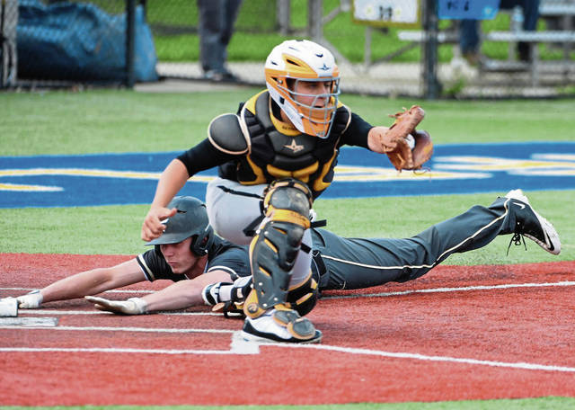 Highlands baseball uses mix of older, younger players to continue playoff run