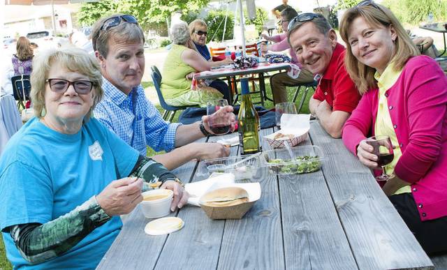 1182254_web1_gtr-liv-supper-052119