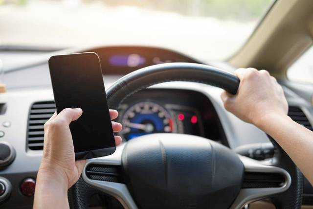 1182824_web1_WEB-distracted-driving
