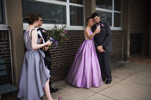 1183492_web1_GTR-quirkyprom006