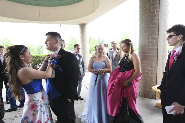 1183492_web1_GTR-quirkyprom008