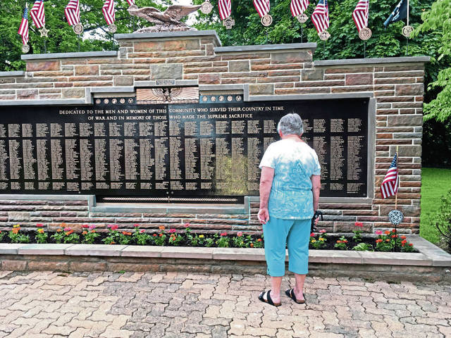 1205685_web1_vnd-brackmemorialservice02-052719