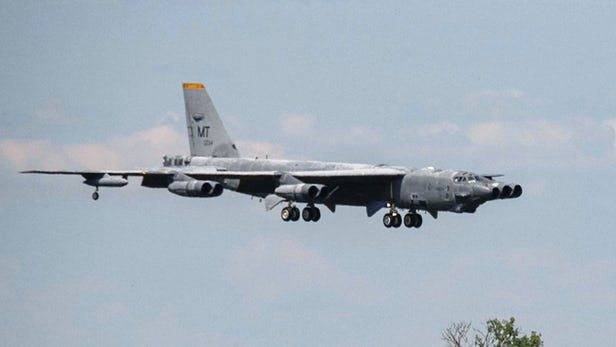 1211903_web1_gtr-B52flyover-052719