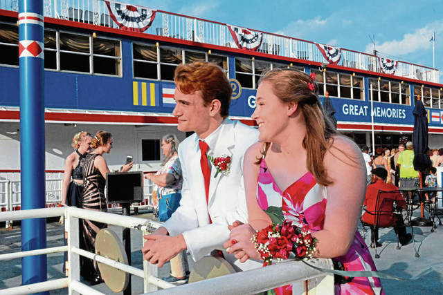 1221633_web1_Php-PHHSprom5-053019