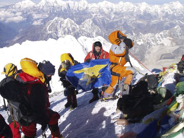 1222991_web1_ptr-everest03