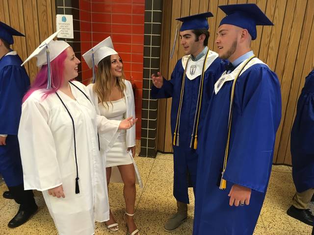 1226601_web1_vnd-lo-burrellgrad--5-