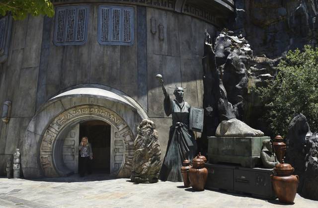 1229457_web1_ptr-starwars14-53019