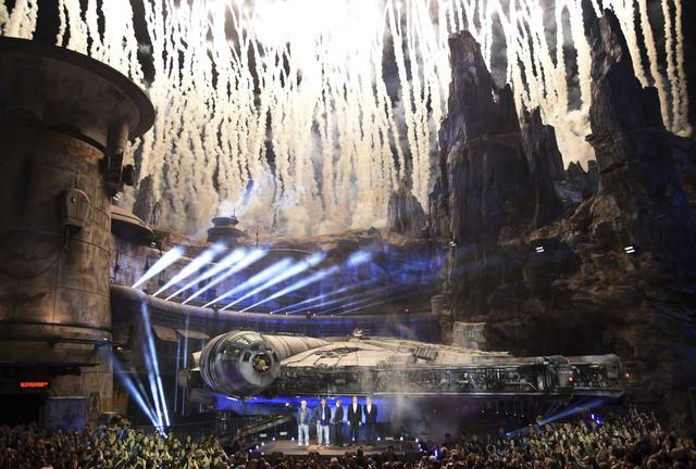 1229457_web1_ptr-starwars15-53019