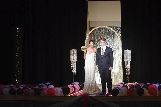 995819_web1_VND-BurrellProm11-050419