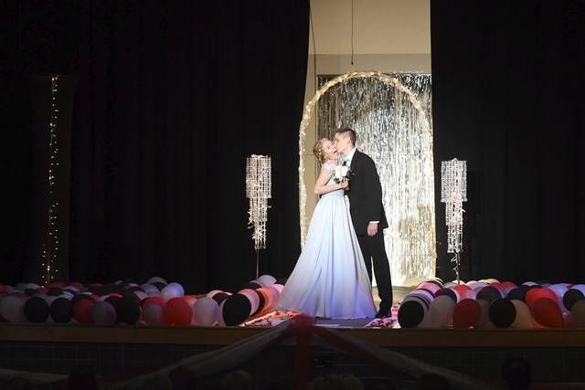 995819_web1_VND-BurrellProm62-050419