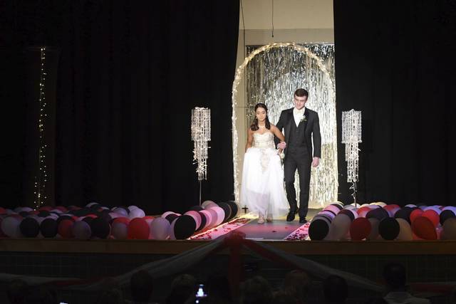 995819_web1_VND-BurrellProm66-050419