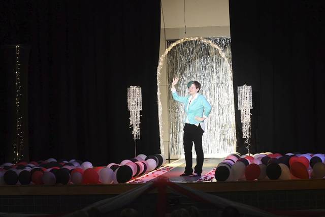 995819_web1_VND-BurrellProm89-050419