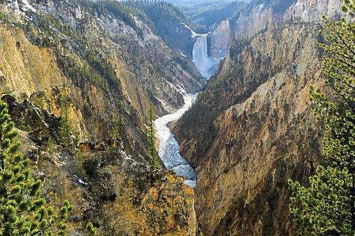 1093134_web1_gtr-hth-travelnurse-yellowstone-060419