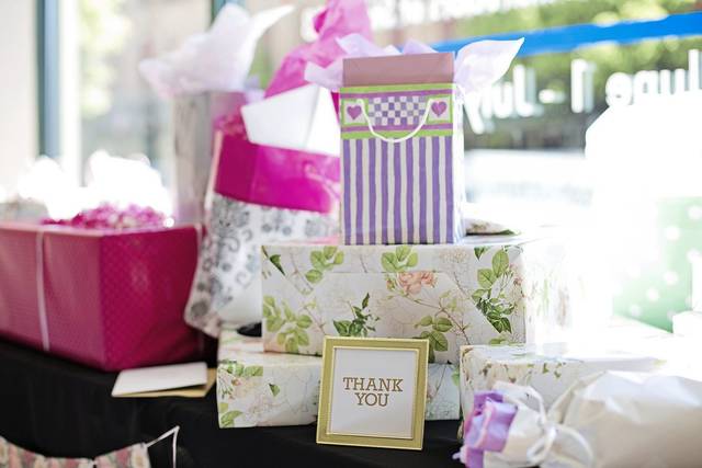 1217686_web1_gtr-liv-weddinggifts-00061719