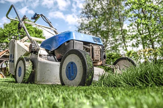 1233239_web1_WEB-lawnmower