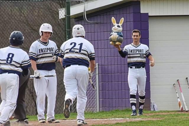 Freeport baseball hopes unofficial mascot keeps hanging around