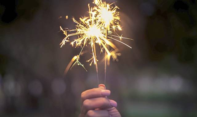 1248256_web1_WEB-sparklers