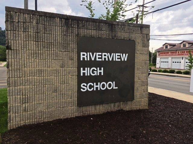 1248333_web1_web-RiverviewHighSchoolSign