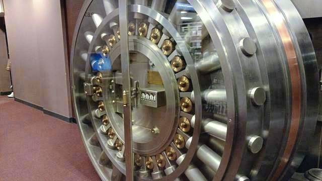 1255647_web1_839846_web1_WEB-bank-vault