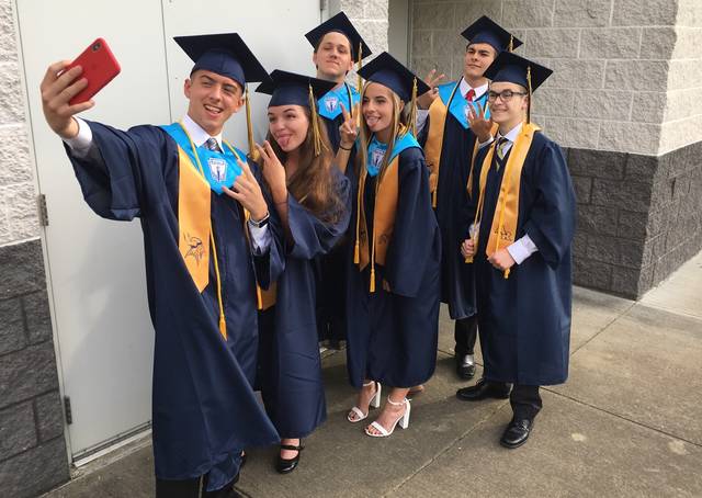 1259408_web1_apollo-ridge-graduation--3-