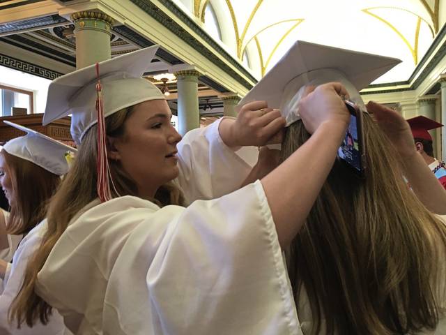 1273594_web1_vnd-foxchapelgrads4-061119