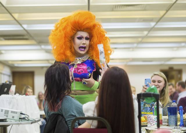 1287716_web1_gtr-DragQueenBingo09-031119-