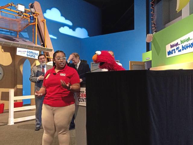 1293235_web1_Sesame-Street