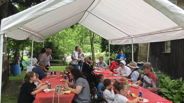 1294205_web1_vnd-strawberryfest08-061619