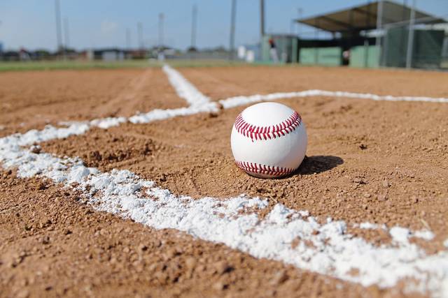 1303066_web1_web-Baseballstock2