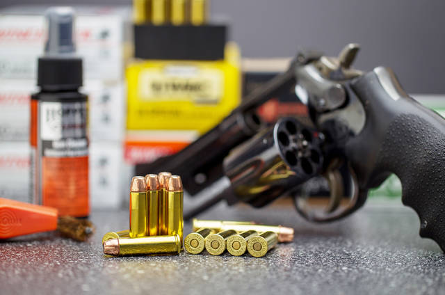 1316004_web1_web-guns2