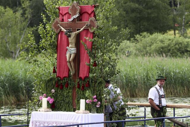 1316545_web1_GTR-GermanCatholics05-062119