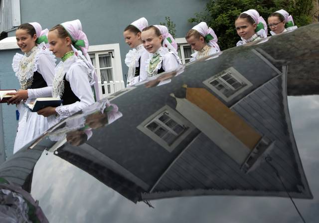 1316545_web1_GTR-GermanCatholics15-062119