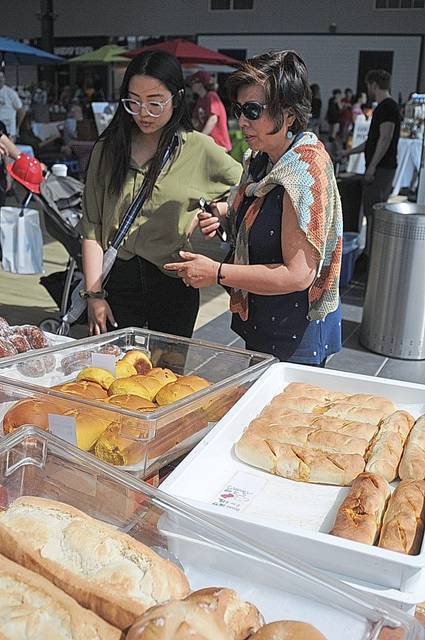 1351146_web1_nj-lo-farmersmarket3-071119