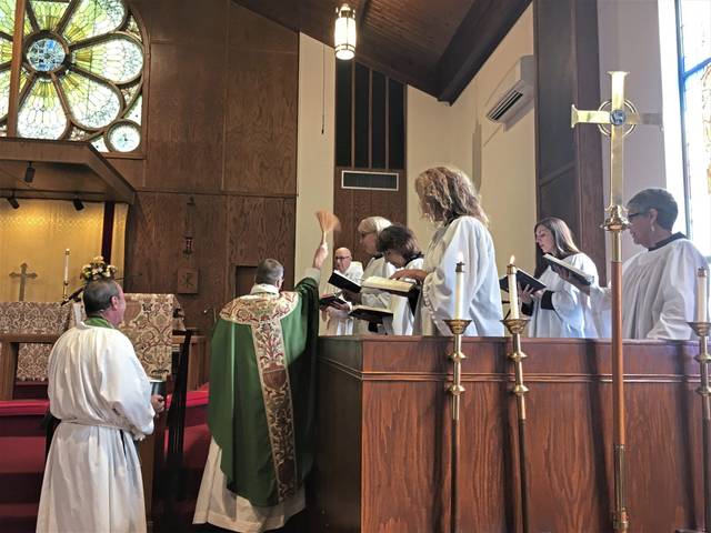 1352675_web1_vnd-chuch6004-070119