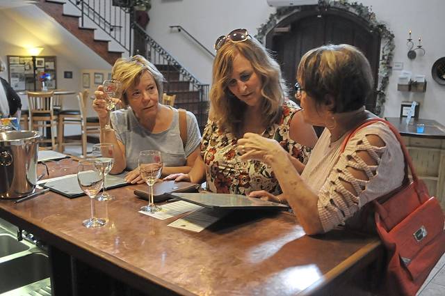 Porsche Club enjoys tasting event at Narcisi Winery