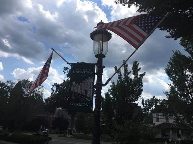 1363210_web1_oakmont-lamp