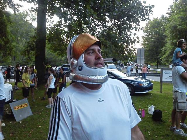 1363284_web1_VND-LIV-MOONRUN-HELMET