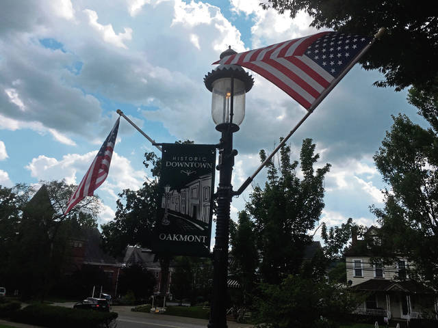 1366677_web1_oakmont-lamp