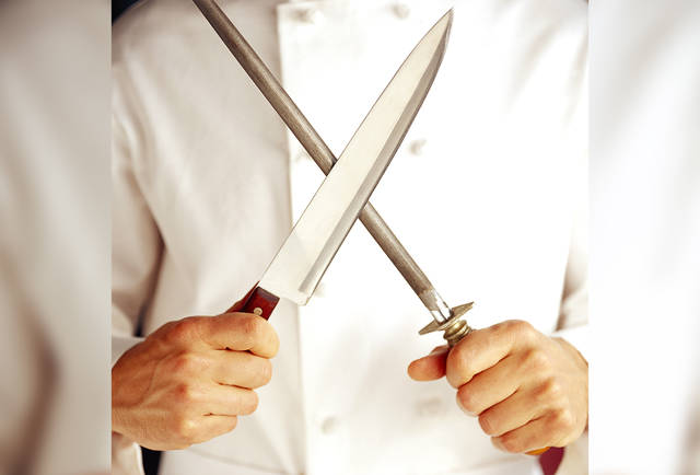 1370300_web1_ptr-ChefKnife-070619