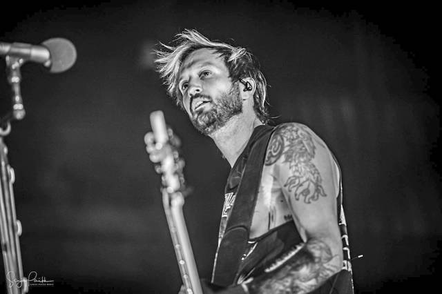 1385649_web1_gtr-SturmShinedown-070919