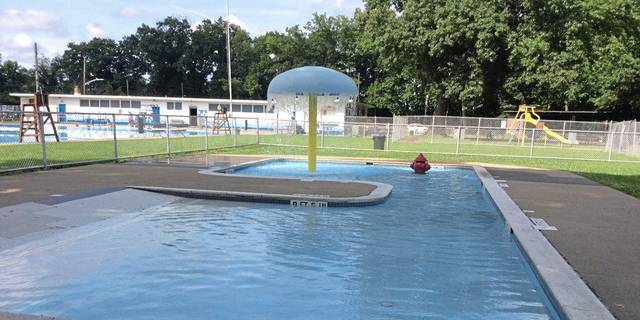 1386590_web1_nj-bellevuepool-071819