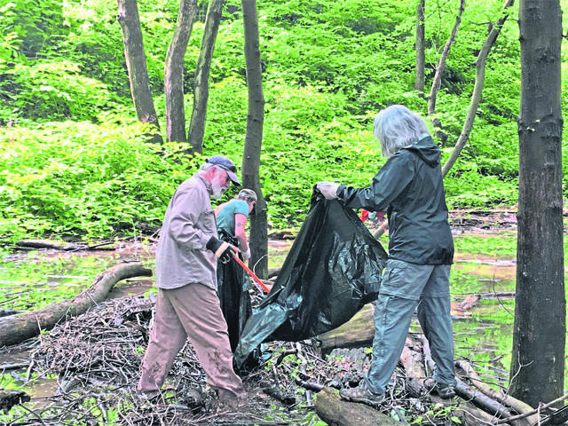 1389854_web1_vnd-rivercleanup04-060319