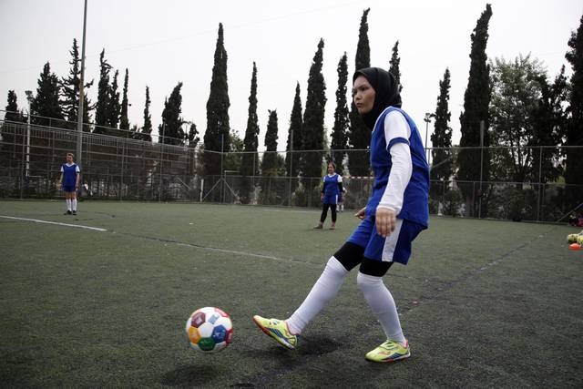 1391223_web1_GTR-refugeesoccer04-091019
